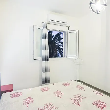 4 Bedroom Beautiful In Holiday home Marina di Ragusa