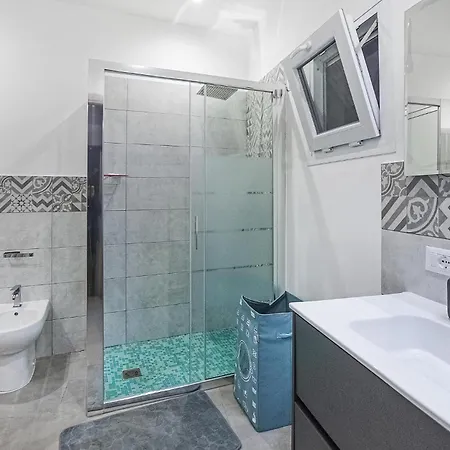 4 Bedroom Beautiful In Holiday home *