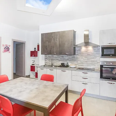 4 Bedroom Beautiful In * Marina di Ragusa