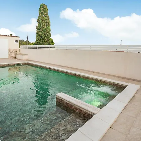 4 Bedroom Beautiful In Holiday home *