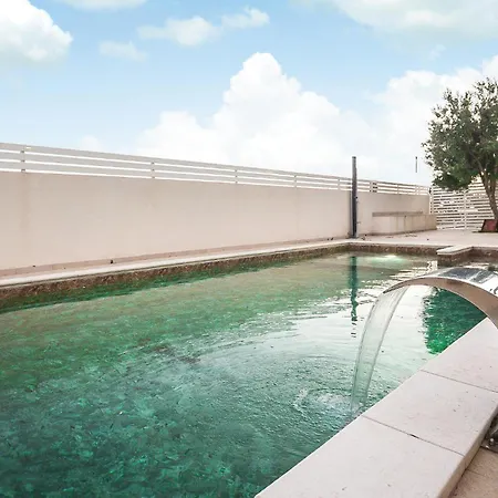 Holiday home 4 Bedroom Beautiful In *