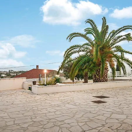 4 Bedroom Beautiful In Holiday home *